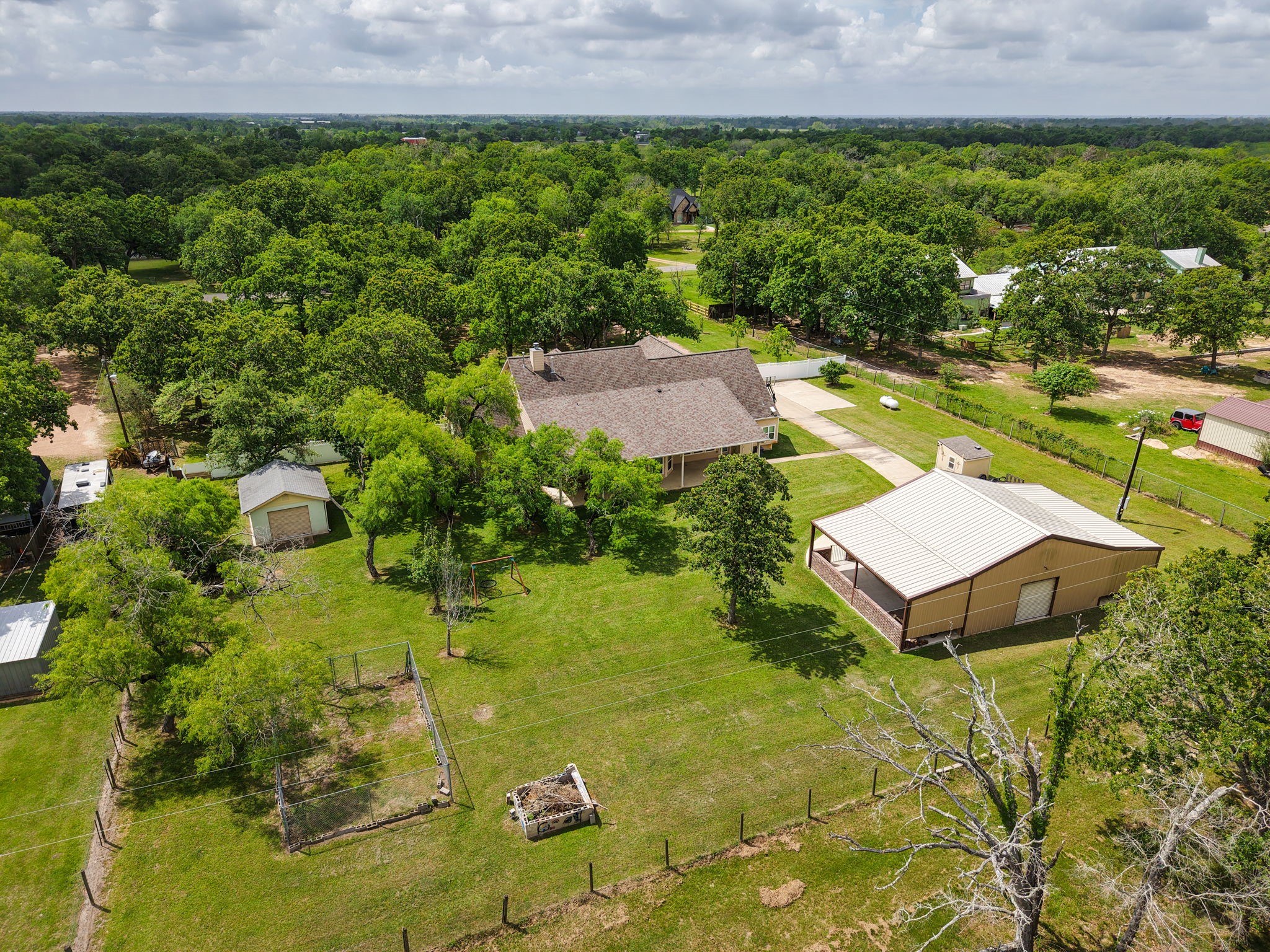 101 Pin Oak Lane Hempstead, TX 77445 - Photo 49 of 50 a backyard of a house with lots of green space