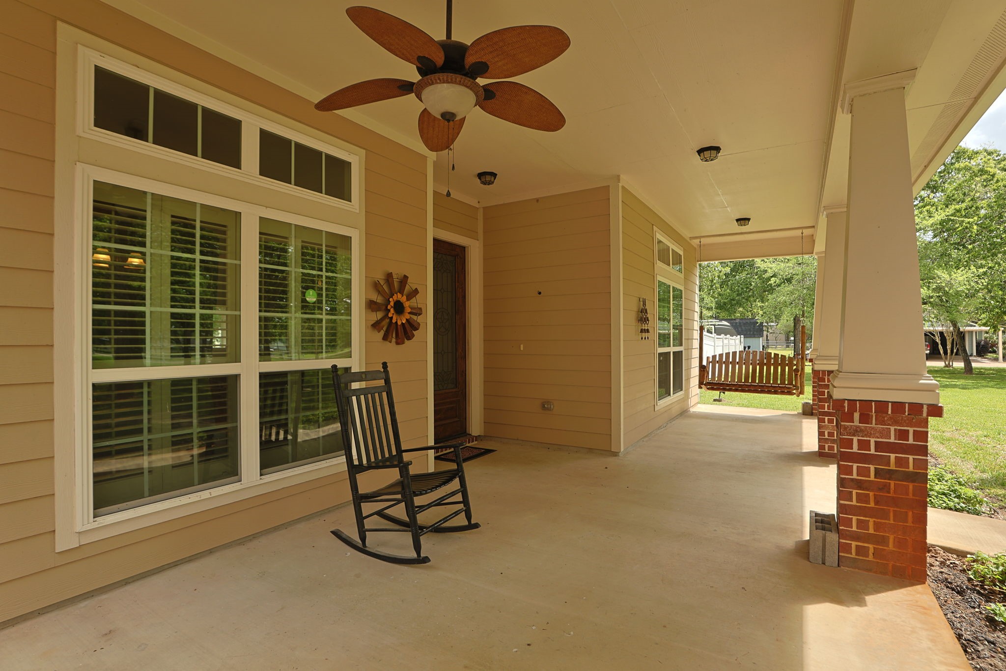 101 Pin Oak Lane Hempstead, TX 77445 - Photo 6 of 50 a view of an entryway with a door