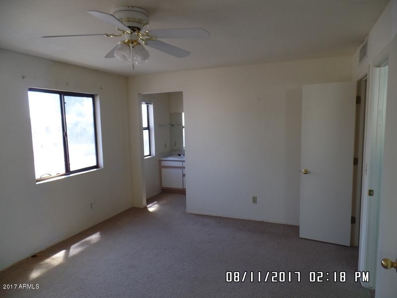 2552 West Kathleen Road Phoenix, AZ 85023 - Photo 30 of 40 045