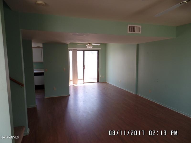 2552 West Kathleen Road Phoenix, AZ 85023 - Photo 8 of 40 017