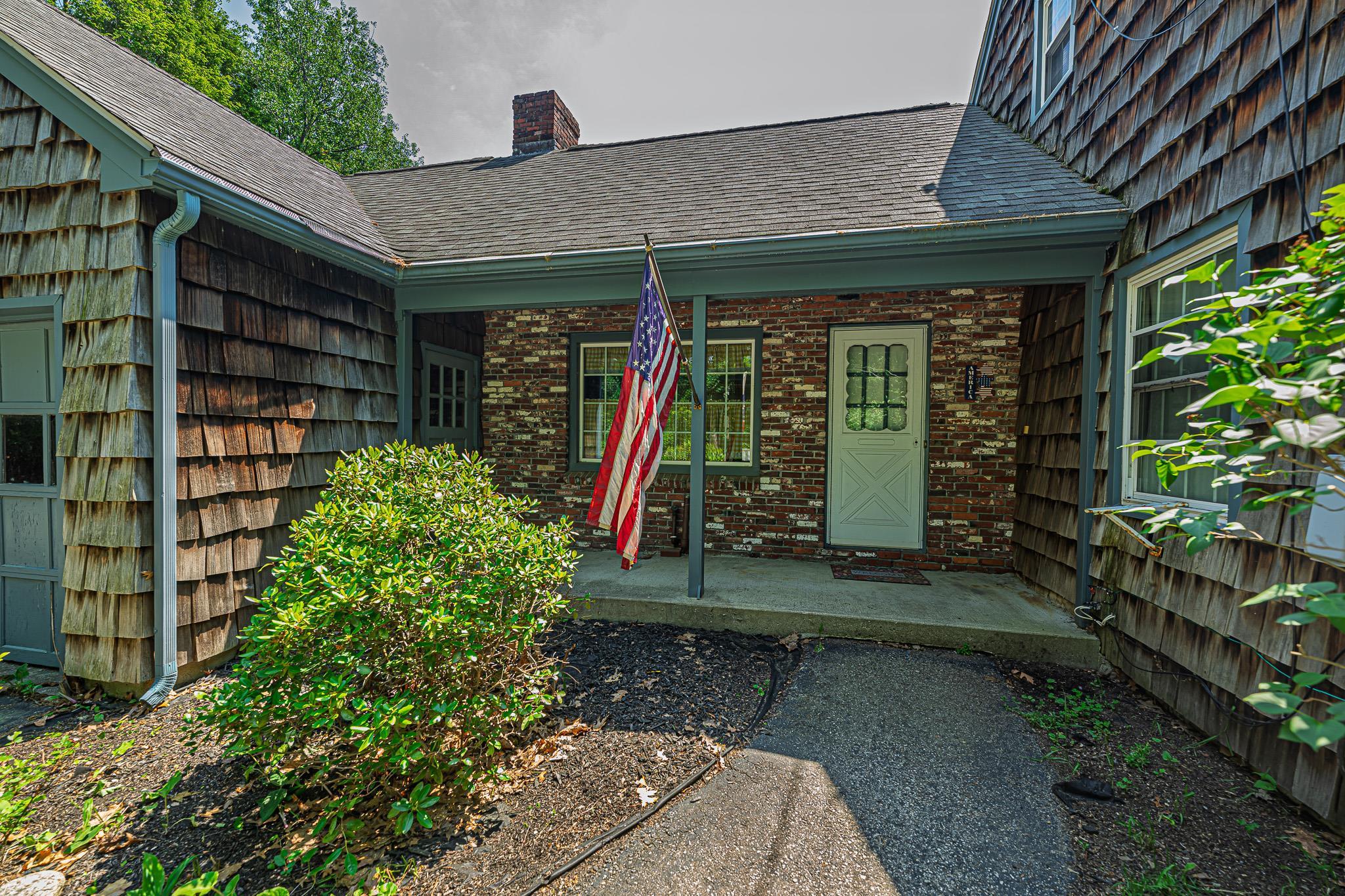 7 Squamscott Road Stratham, NH 03885 - Photo 4 of 46