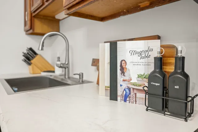 $295,000 | 125 Manchester Court, Unit 125, Schaumburg, IL 60193