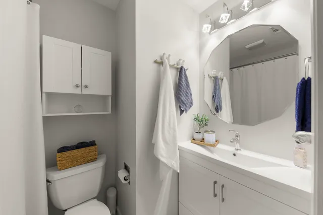 $295,000 | 125 Manchester Court, Unit 125, Schaumburg, IL 60193