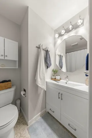 $295,000 | 125 Manchester Court, Unit 125, Schaumburg, IL 60193