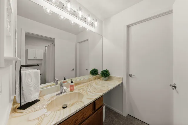 $295,000 | 125 Manchester Court, Unit 125, Schaumburg, IL 60193