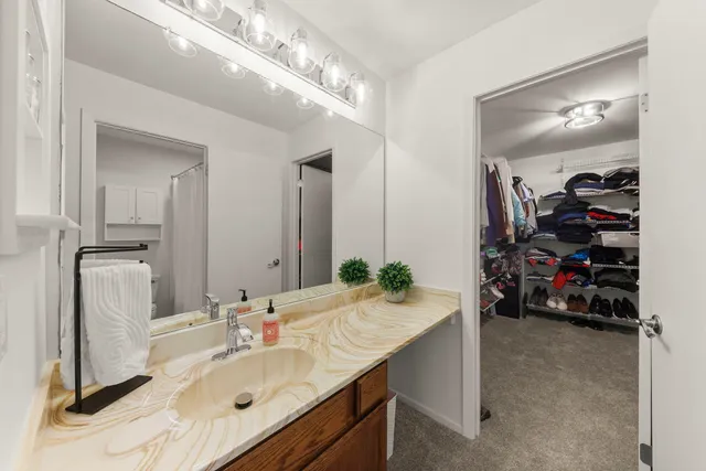 $295,000 | 125 Manchester Court, Unit 125, Schaumburg, IL 60193