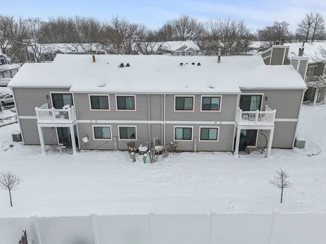 $295,000 | 125 Manchester Court, Unit 125, Schaumburg, IL 60193