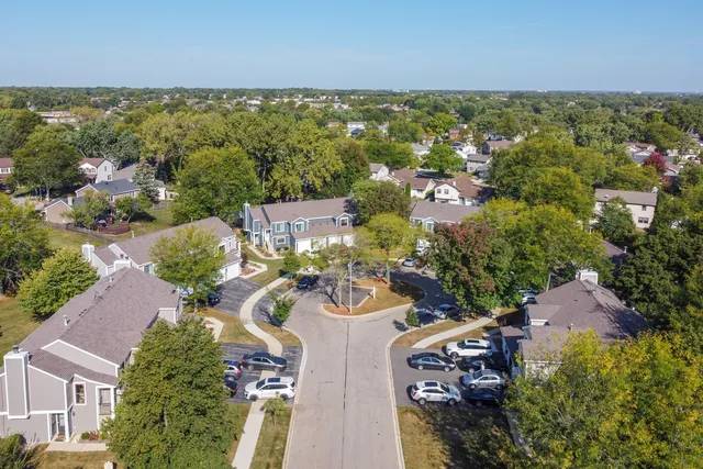 $295,000 | 125 Manchester Court, Unit 125, Schaumburg, IL 60193