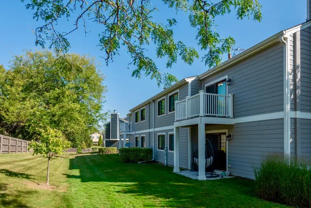 $295,000 | 125 Manchester Court, Unit 125, Schaumburg, IL 60193