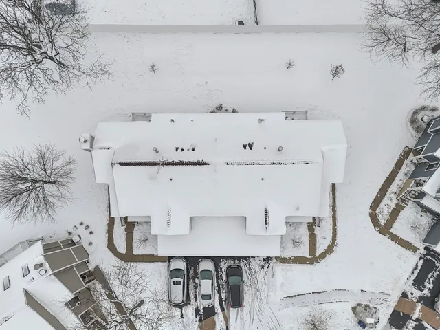 $295,000 | 125 Manchester Court, Unit 125, Schaumburg, IL 60193