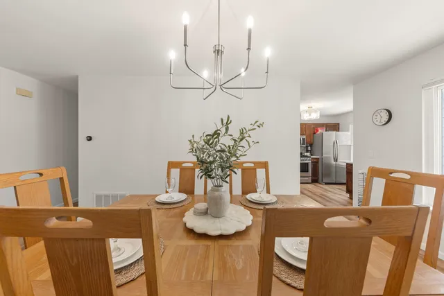 $295,000 | 125 Manchester Court, Unit 125, Schaumburg, IL 60193