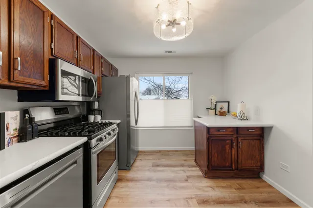 $295,000 | 125 Manchester Court, Unit 125, Schaumburg, IL 60193