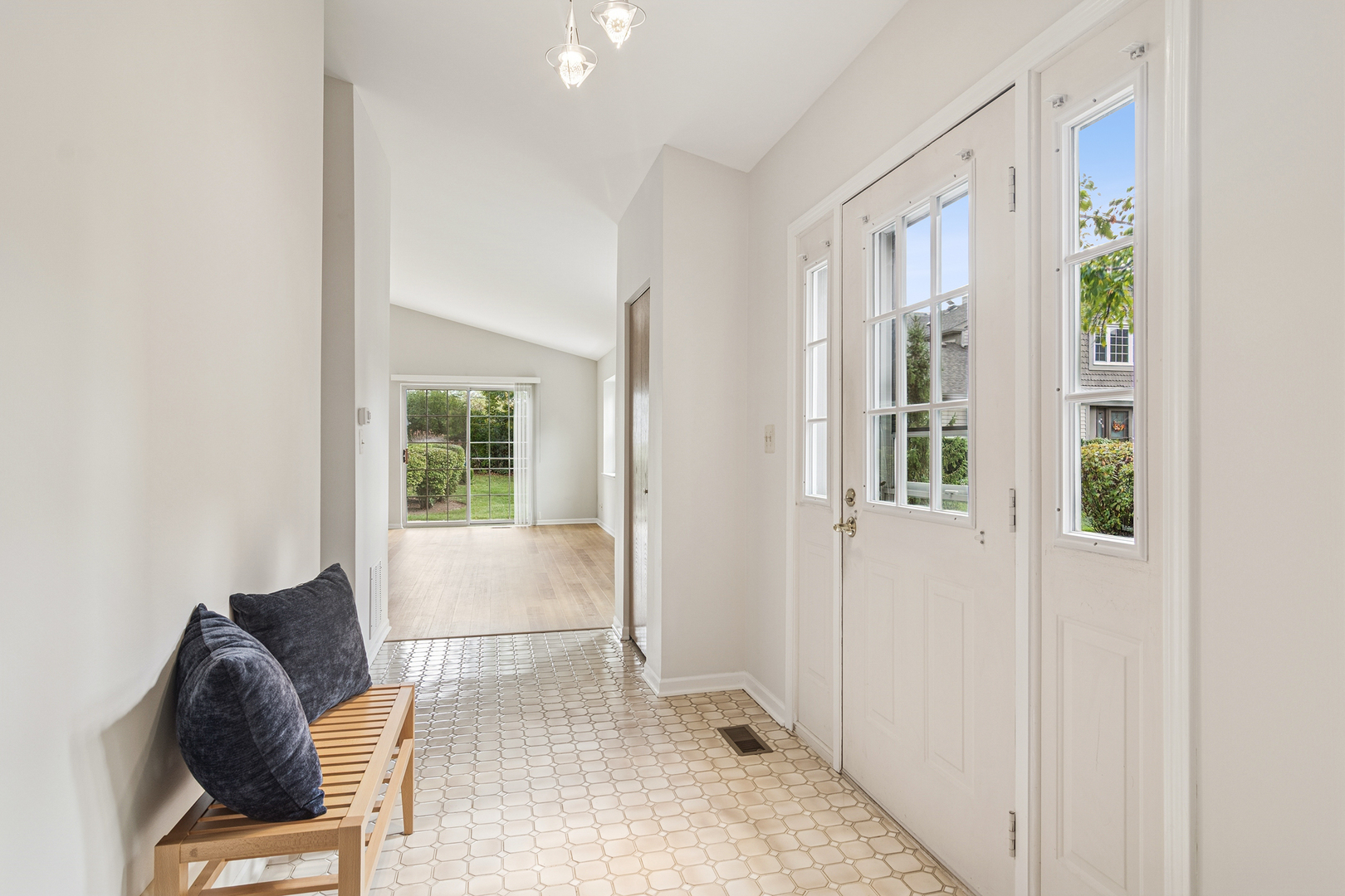 381 Bentley Place Buffalo Grove, IL 60089 - Photo 2 of 22 a living room with furniture and a window