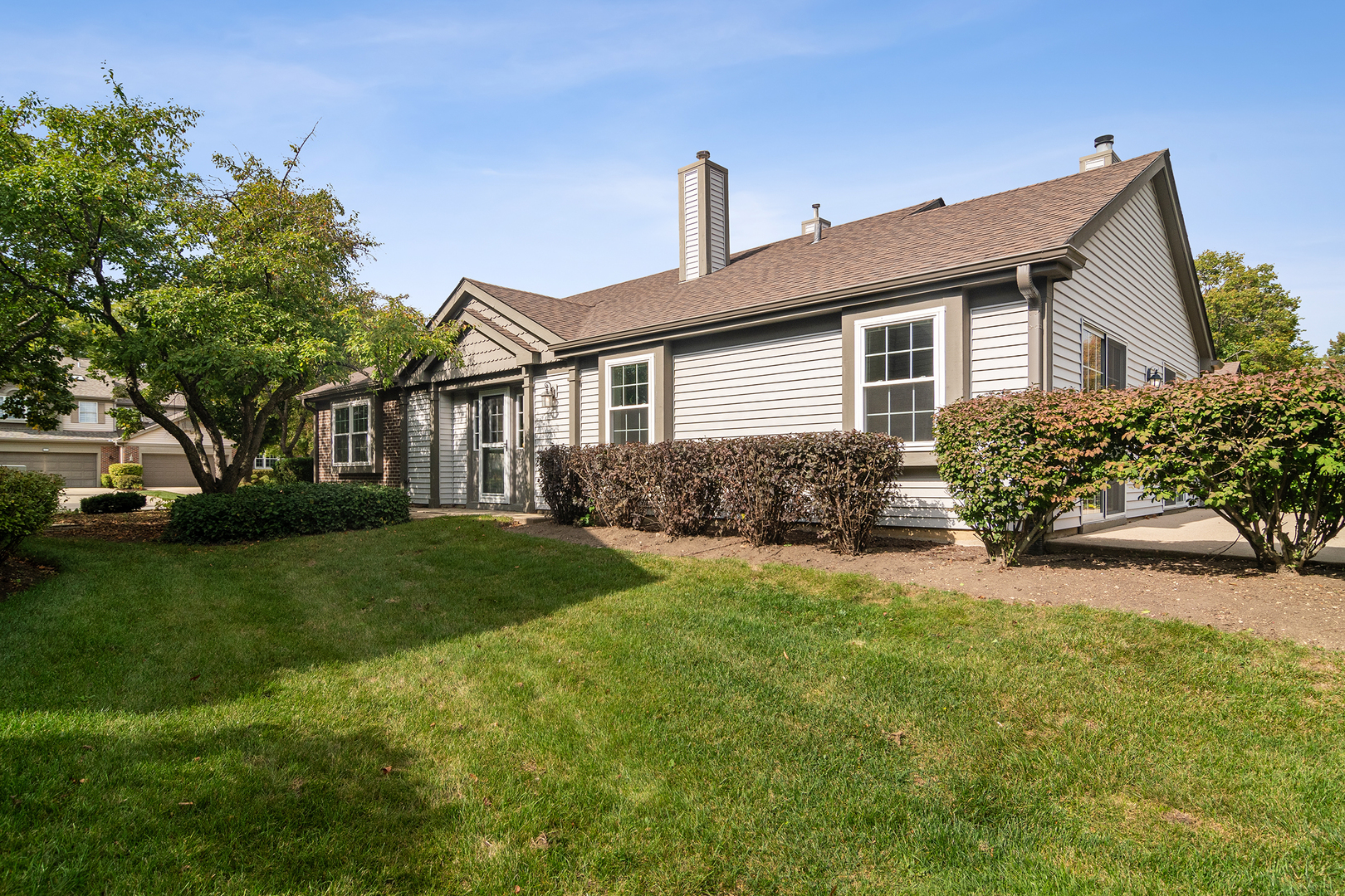 381 Bentley Place Buffalo Grove, IL 60089 - Photo 21 of 22 a front view of a house with a garden