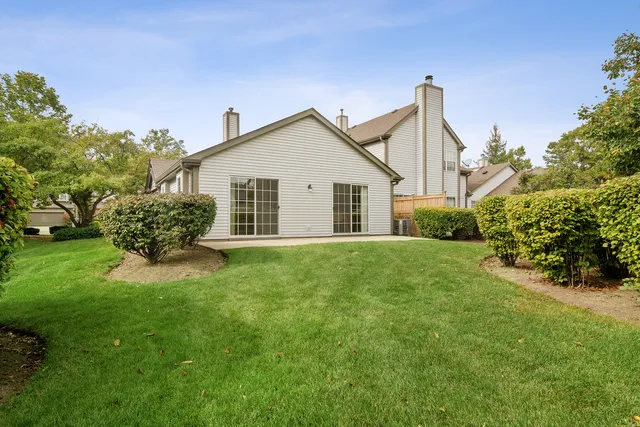 $379,000 | 381 Bentley Place, Buffalo Grove, IL 60089