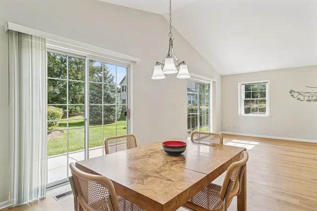 $379,000 | 381 Bentley Place, Buffalo Grove, IL 60089