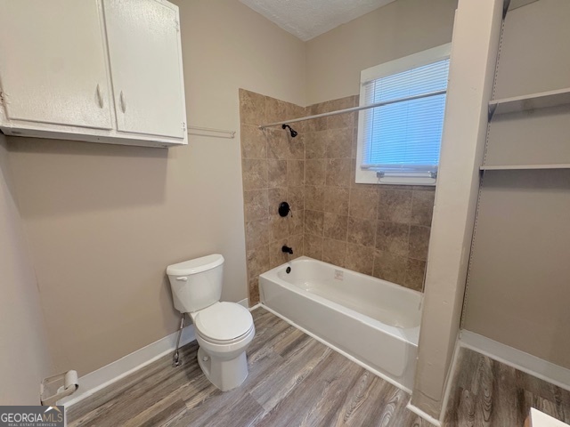 820 Peeples Street Southwest, Unit 820 Atlanta, GA 30310 - Photo 28 of 37 a bathroom with a toilet and a bathtub