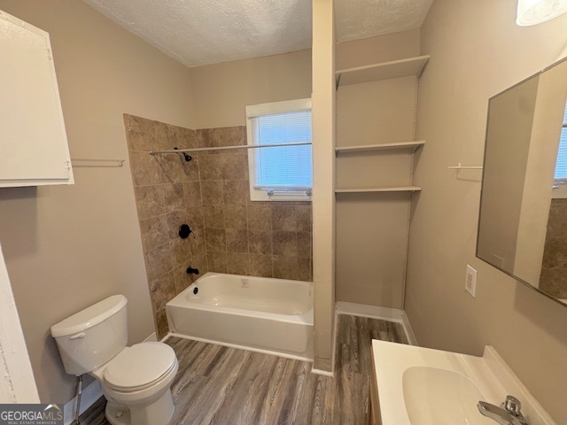 820 Peeples Street Southwest, Unit 820 Atlanta, GA 30310 - Photo 33 of 37 a bathroom with a toilet and a bathtub