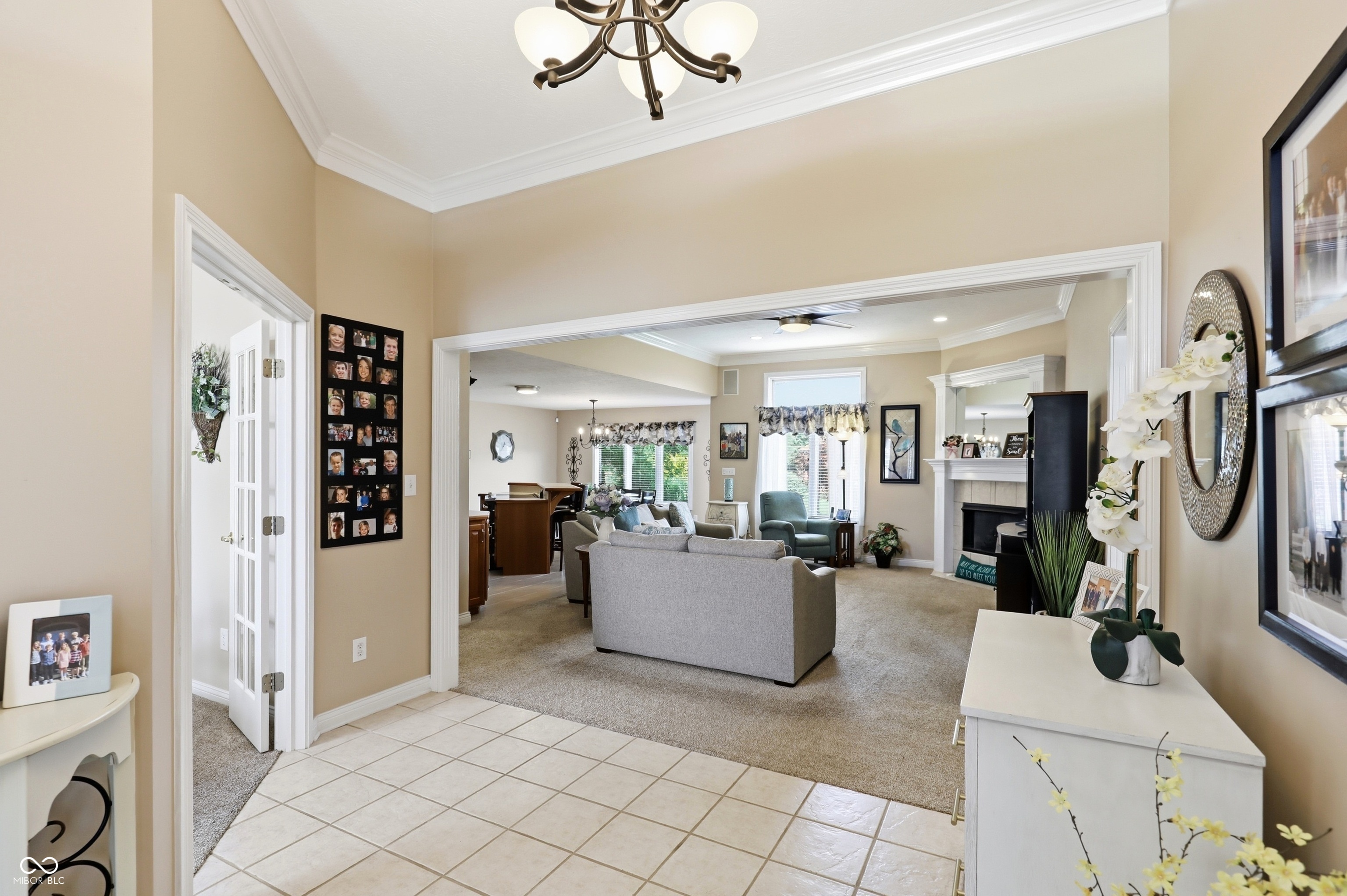 1636 Connemara Road Indianapolis, IN 46217 - Photo 4 of 30 Gallery Image 4
