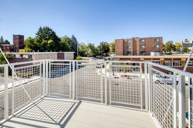 $1,581 | 5945 6th Avenue, Unit 203, Kenosha, WI 53140