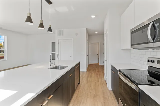 $1,581 | 5945 6th Avenue, Unit 203, Kenosha, WI 53140