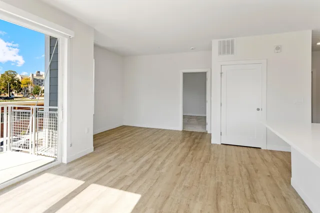 $1,581 | 5945 6th Avenue, Unit 203, Kenosha, WI 53140