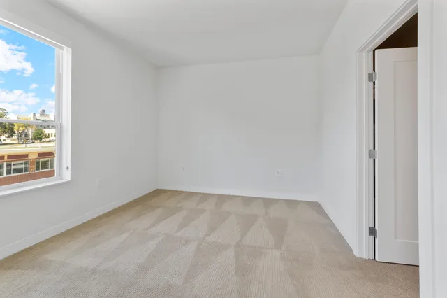 $1,581 | 5945 6th Avenue, Unit 203, Kenosha, WI 53140