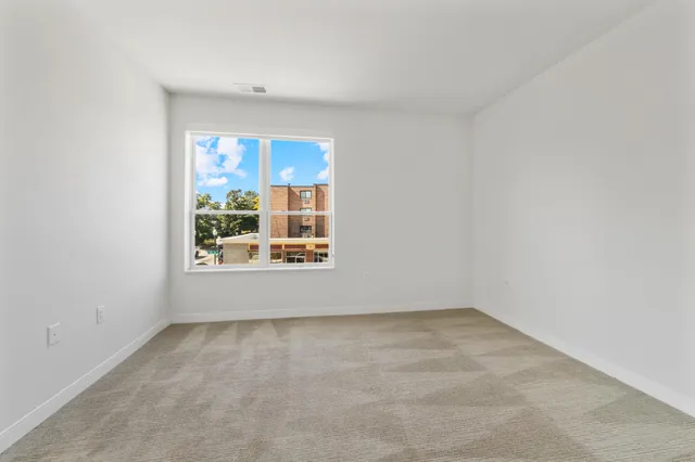 $1,581 | 5945 6th Avenue, Unit 203, Kenosha, WI 53140