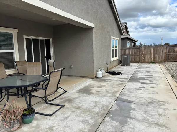 $549,500 | 1104 Elm Ter Way, Wheatland, CA 95692