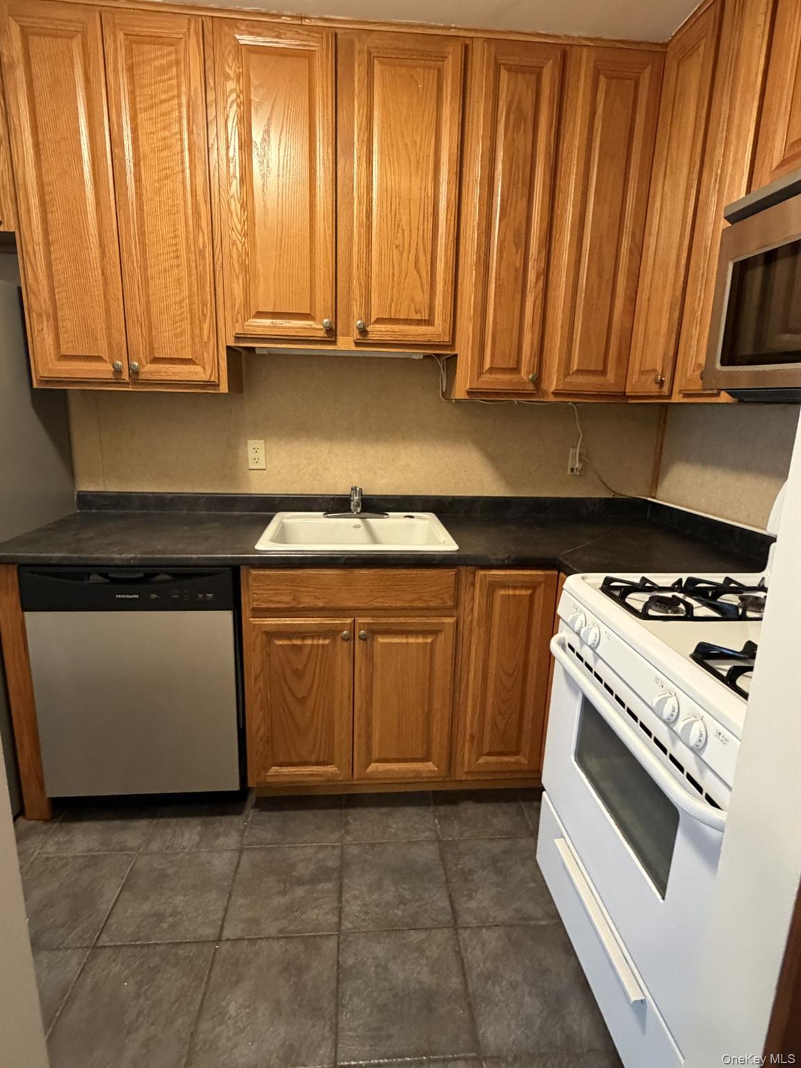 7 Ivy Court, Unit B Fishkill, NY 12524 - Photo 4 of 15 a view of kitchen with stove top oven