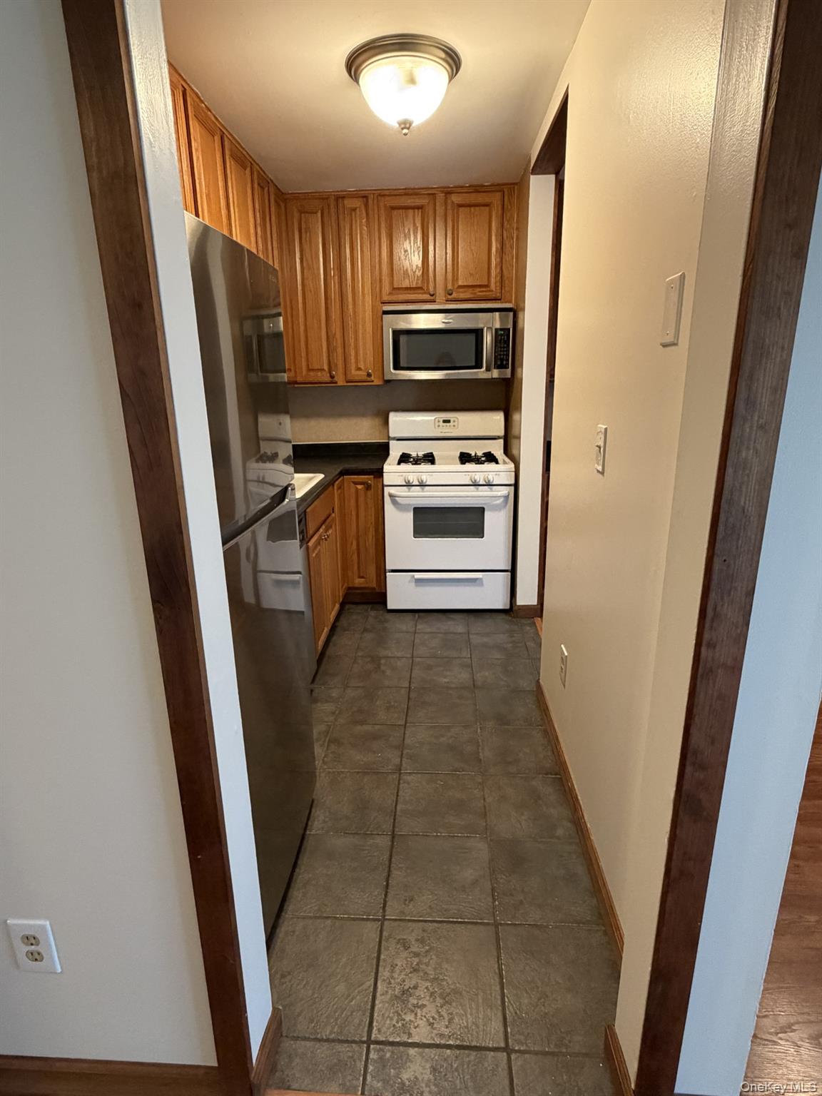 7 Ivy Court, Unit B Fishkill, NY 12524 - Photo 6 of 15 a kitchen with sink a microwave and refrigerator