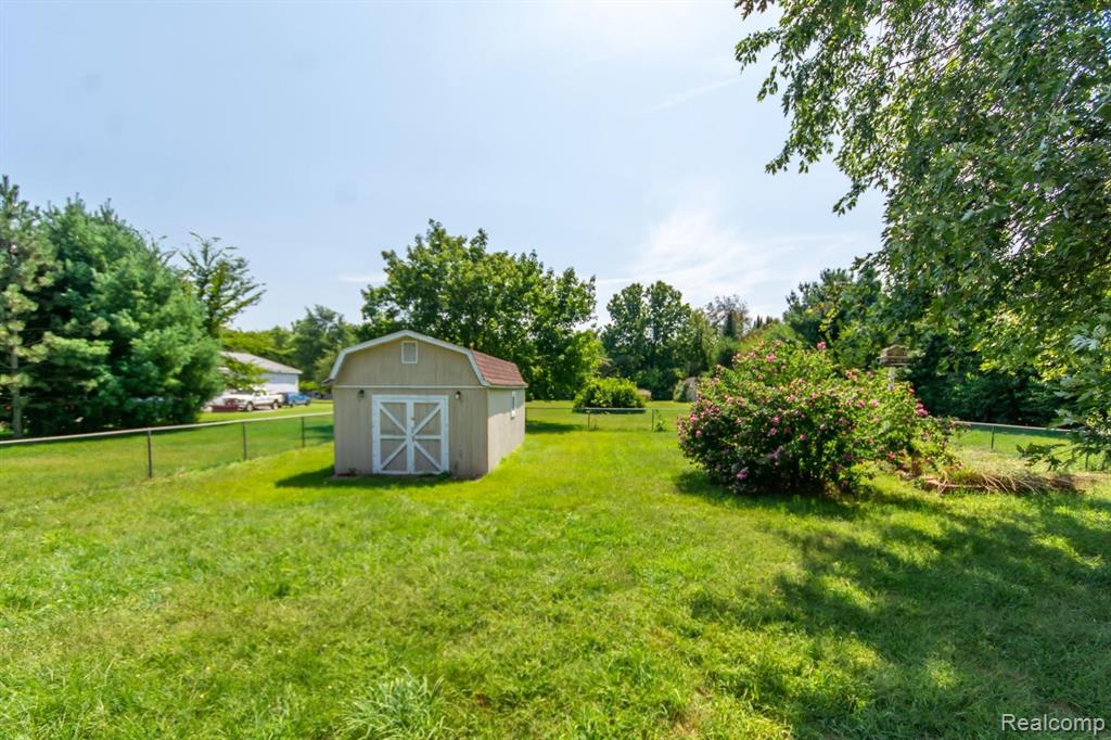 49125 Hull Road Belleville, MI 48111 - Photo 27 of 32