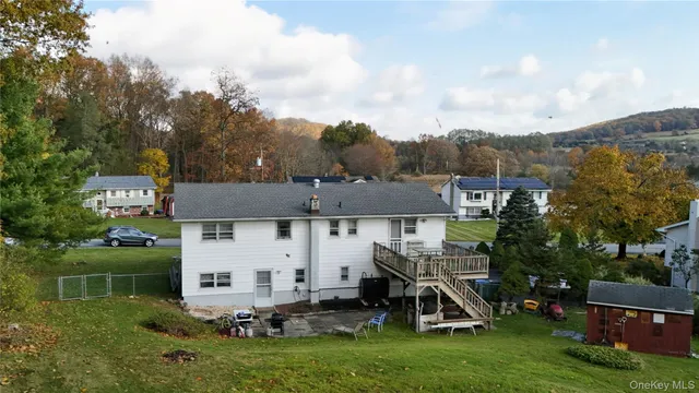 a view of a house with backyard