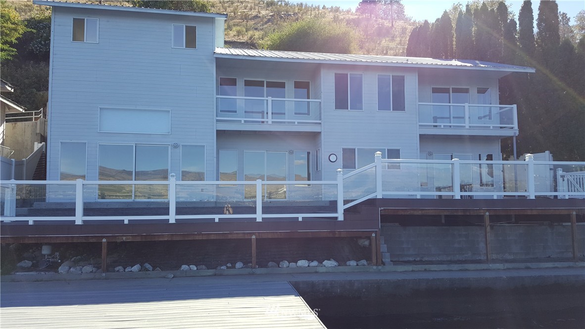 2830 South Lakeshore Road Chelan, WA 98816 - Photo 2 of 25 Gallery Image 2