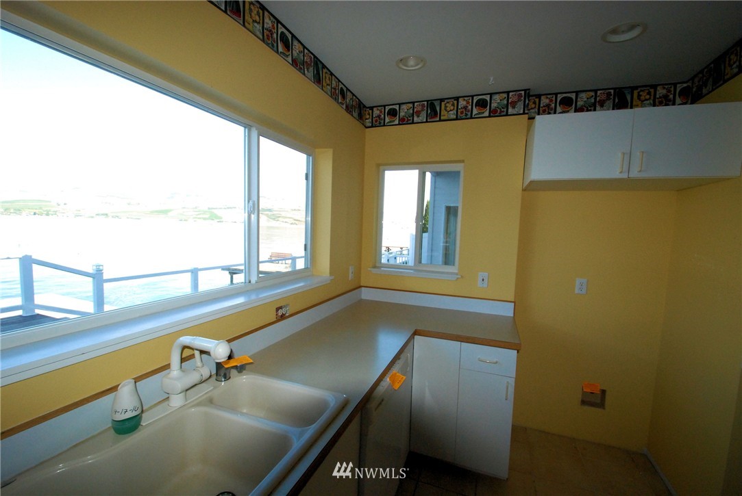 2830 South Lakeshore Road Chelan, WA 98816 - Photo 17 of 25 Gallery Image 17