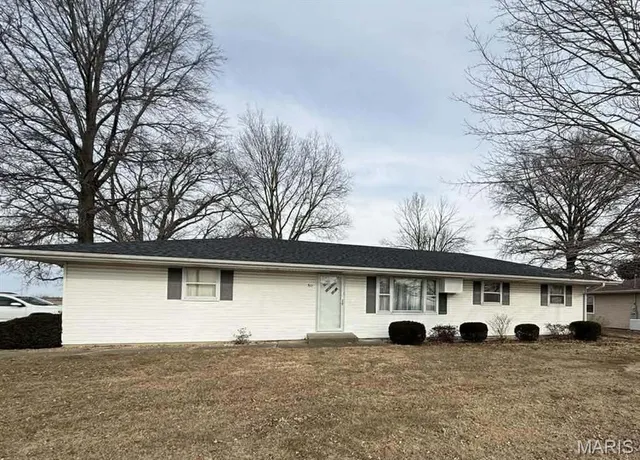 $166,400 | 511 West Third Street, St. Peter, IL 62880