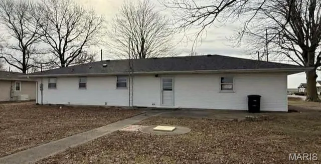 $166,400 | 511 West Third Street, St. Peter, IL 62880