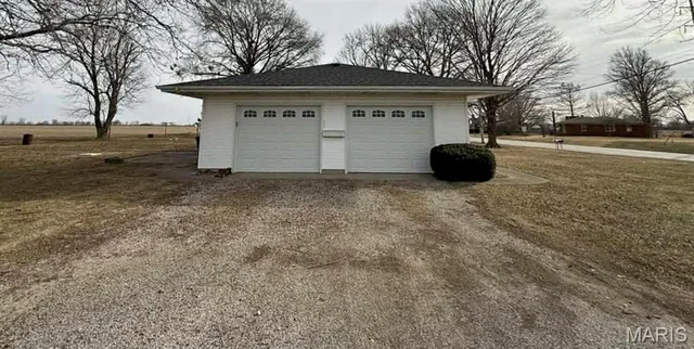 $166,400 | 511 West Third Street, St. Peter, IL 62880