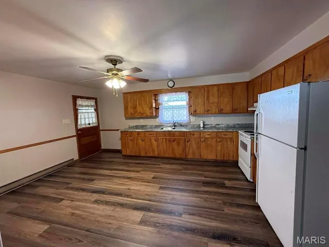 $166,400 | 511 West Third Street, St. Peter, IL 62880