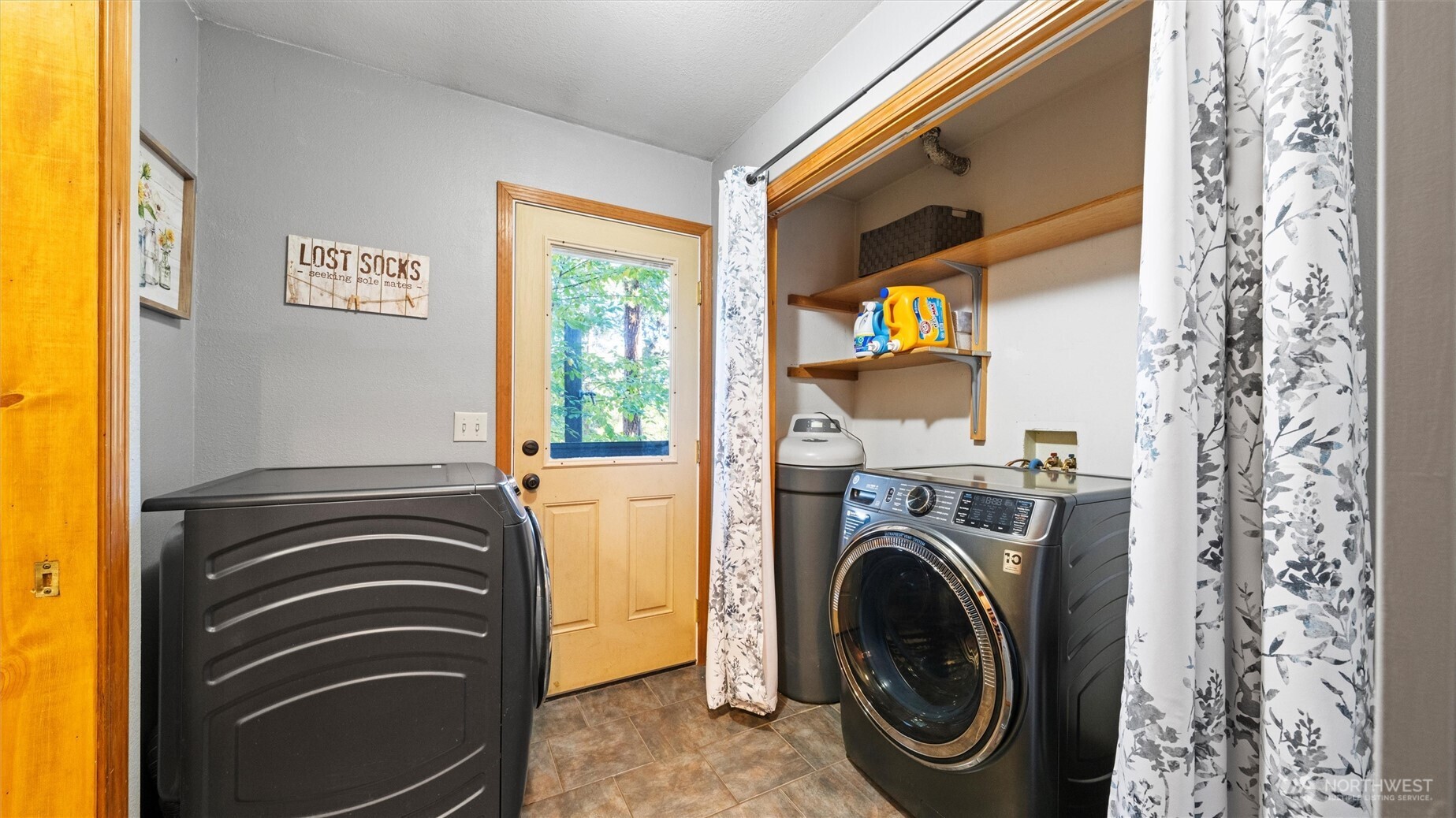 106 Wolf Ridge Lane Dayton, WA 99328 - Photo 24 of 39 a view of a bedroom with washer and dryer