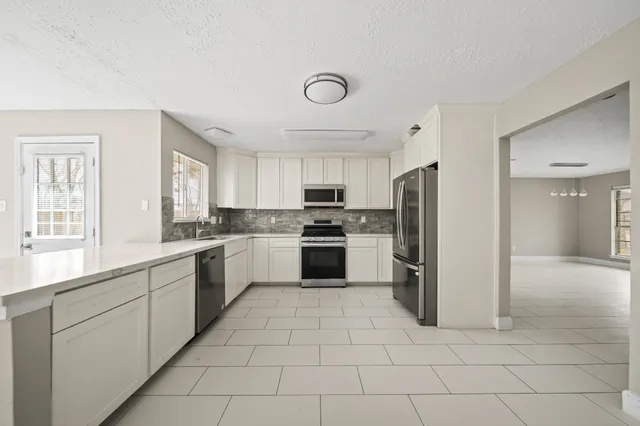 $2,400 | 7010 Pembrough Lane, Katy, TX 77494