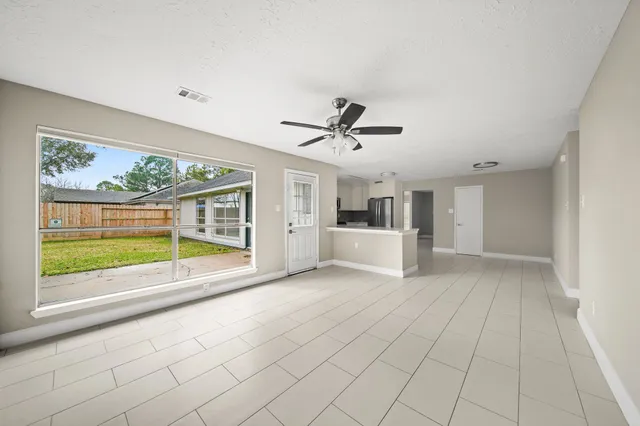 $2,400 | 7010 Pembrough Lane, Katy, TX 77494