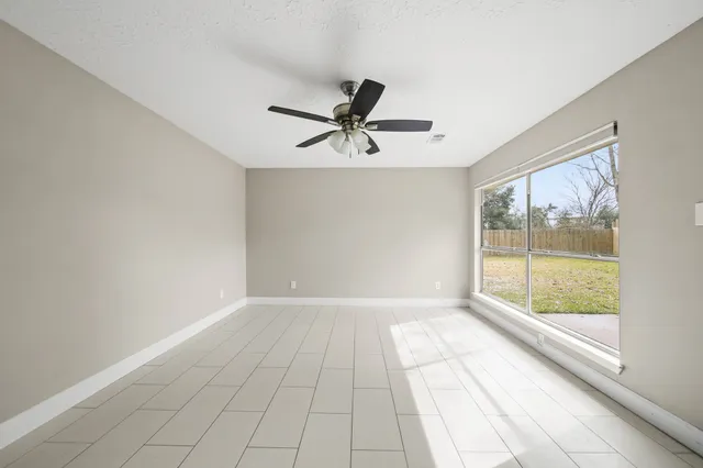 $2,400 | 7010 Pembrough Lane, Katy, TX 77494