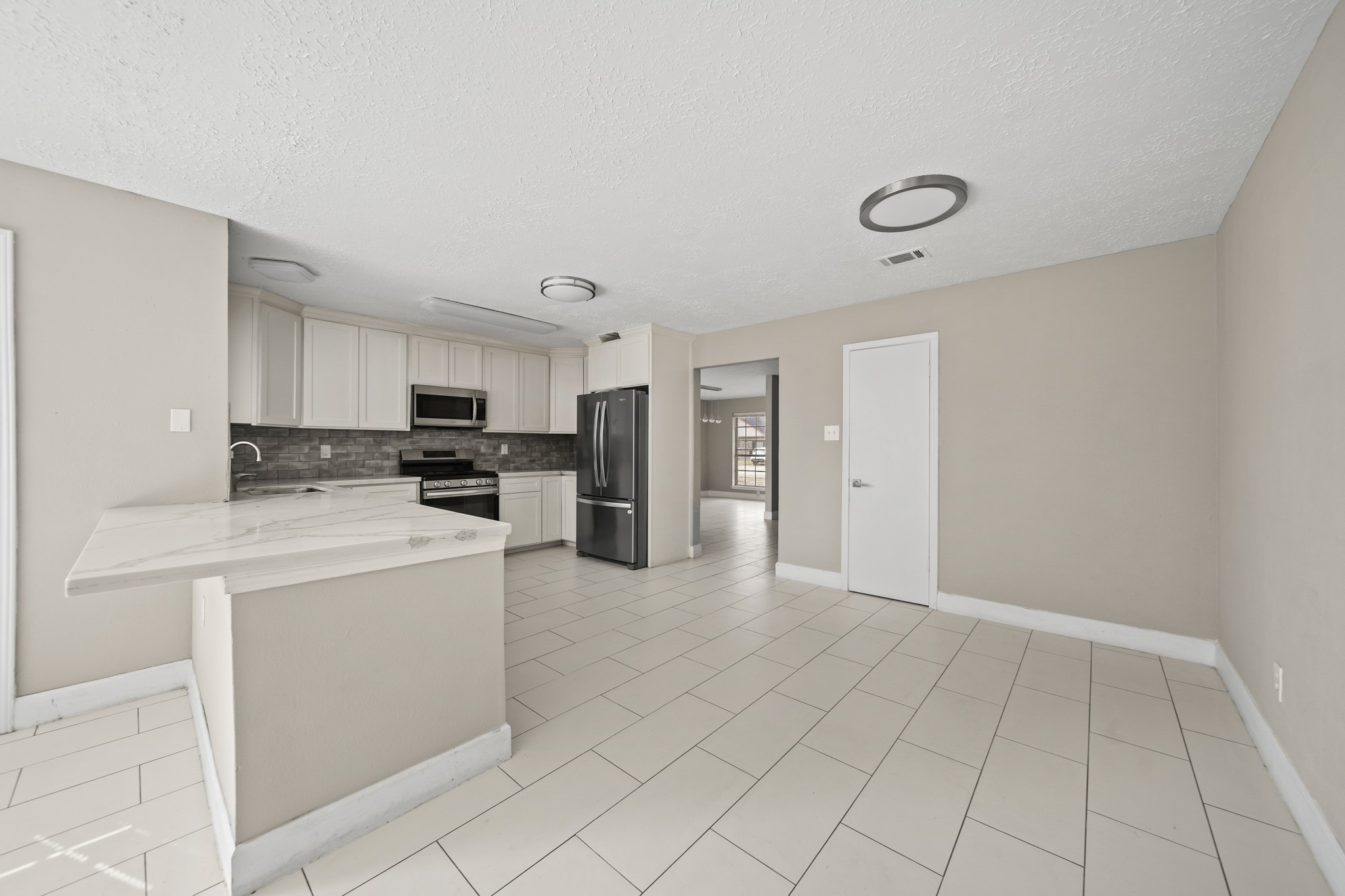 7010 Pembrough Lane Katy, TX 77494 - Photo 14 of 36