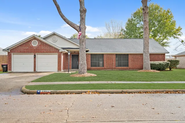 $2,400 | 7010 Pembrough Lane, Katy, TX 77494