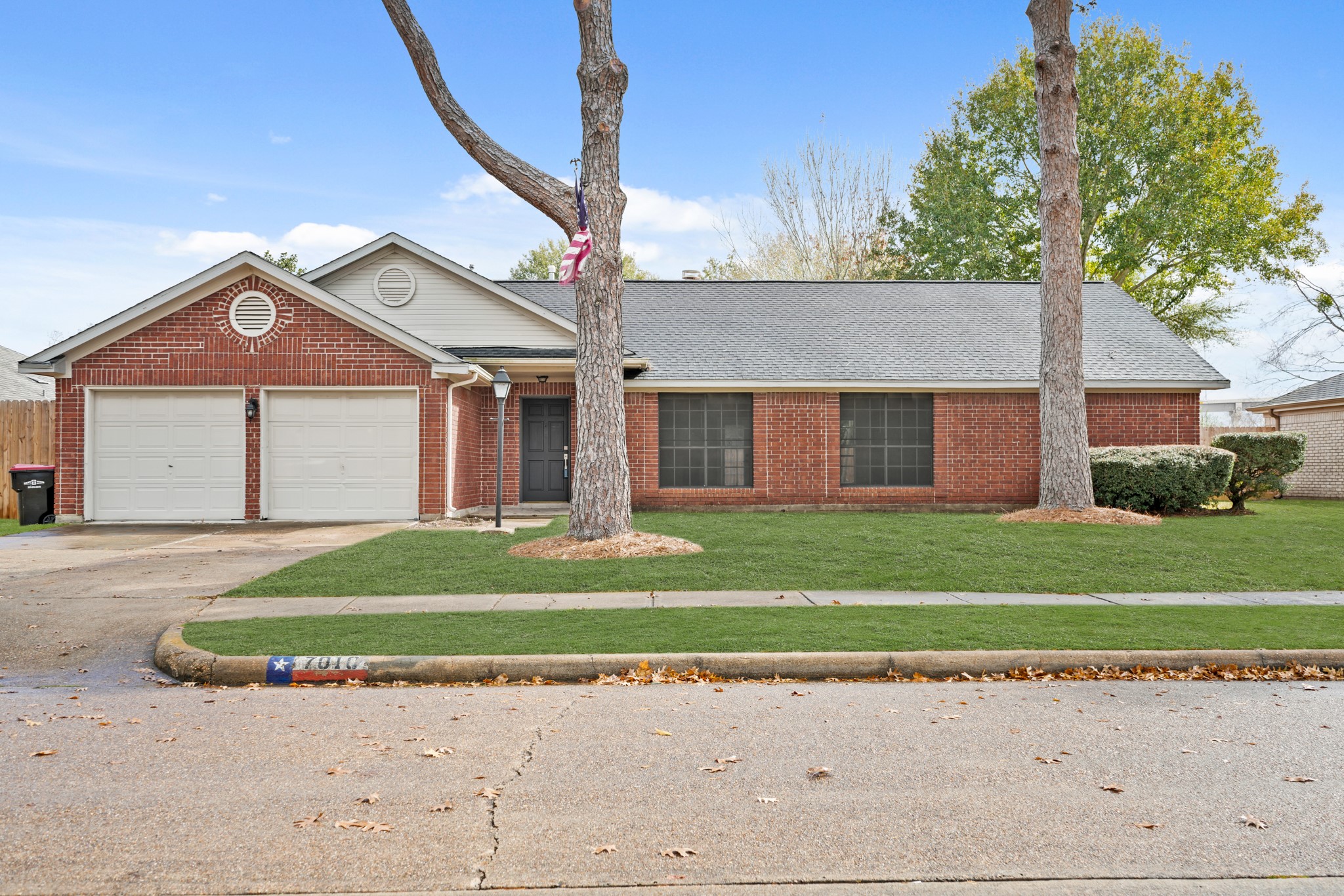 7010 Pembrough Lane Katy, TX 77494 - Photo 2 of 36