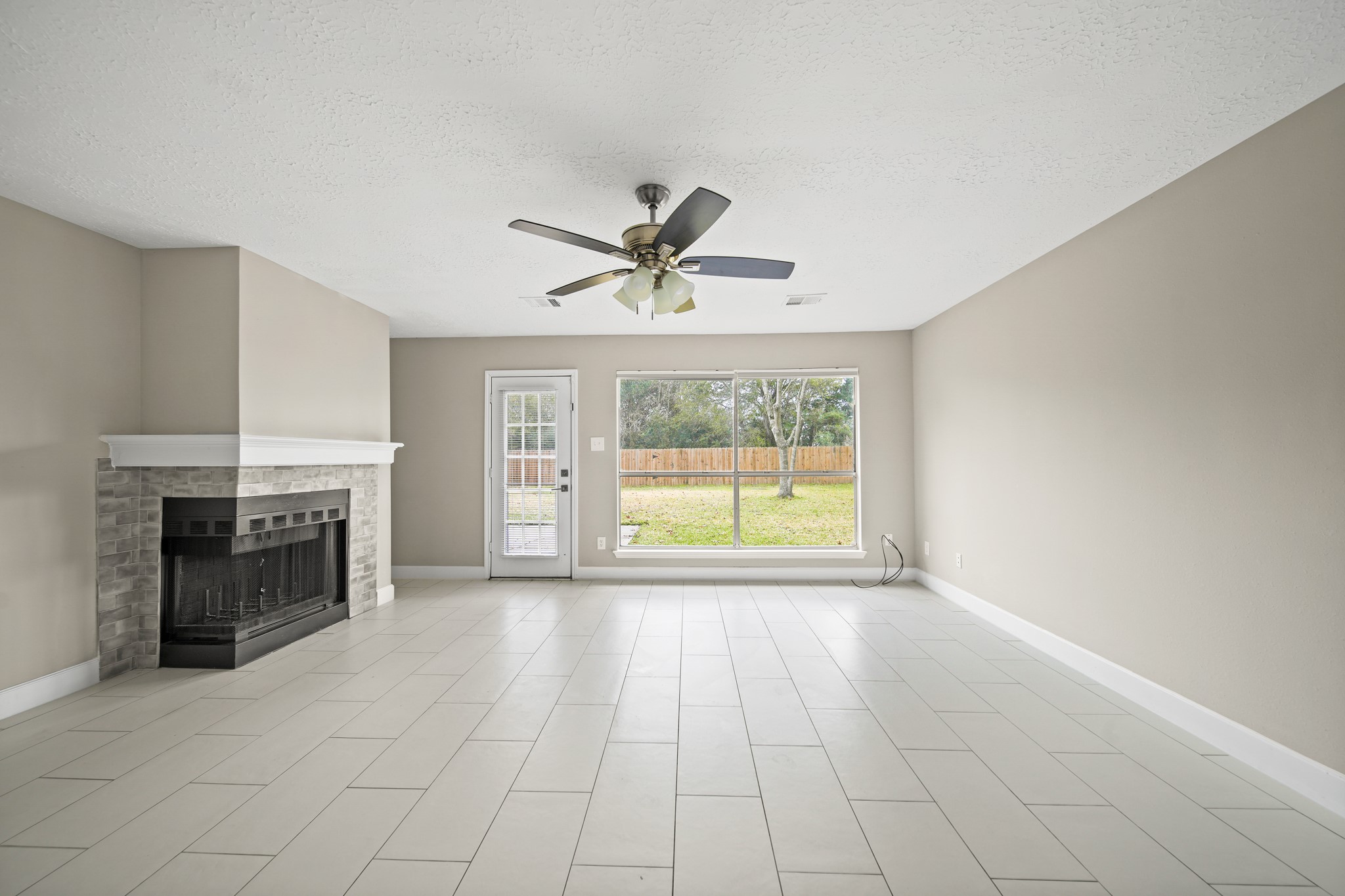 7010 Pembrough Lane Katy, TX 77494 - Photo 3 of 36