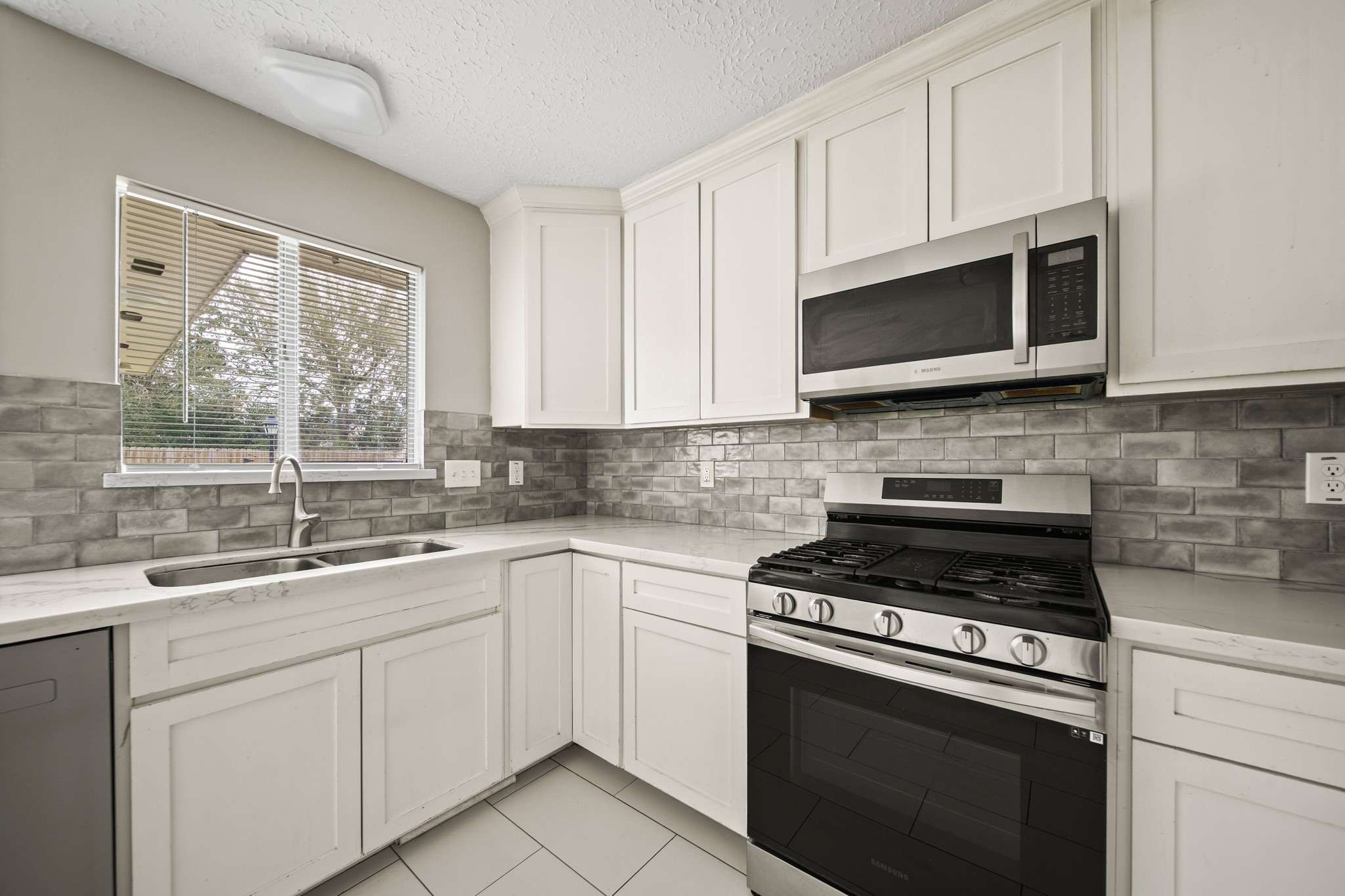 7010 Pembrough Lane Katy, TX 77494 - Photo 33 of 36