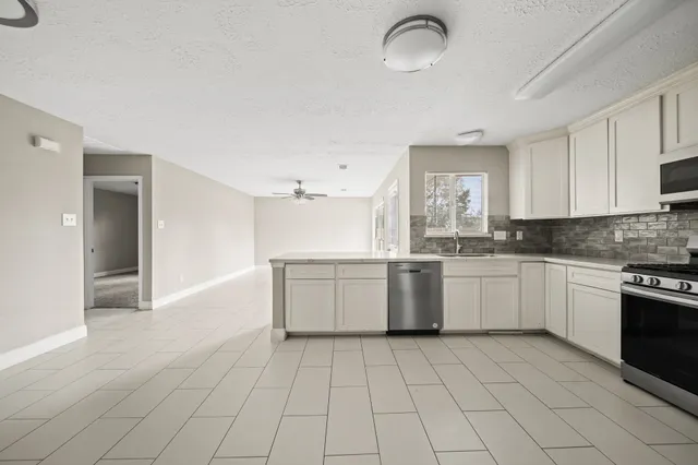 $2,400 | 7010 Pembrough Lane, Katy, TX 77494