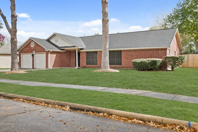 $2,400 | 7010 Pembrough Lane, Katy, TX 77494